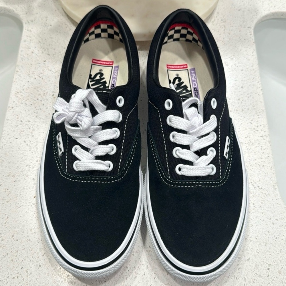 *BRAND NEW* Vans Skate Old Skool Shoes, size 8 (men’s), 9 1/5 (women’s)